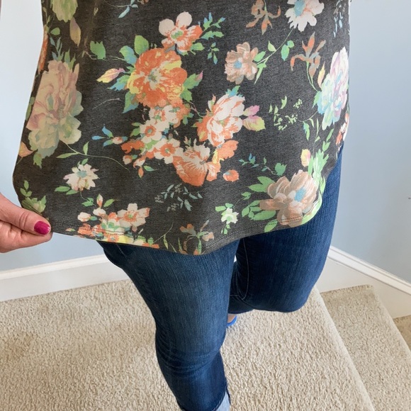 Floral Short Ruffle Sleeve Top - Picture 7 of 7